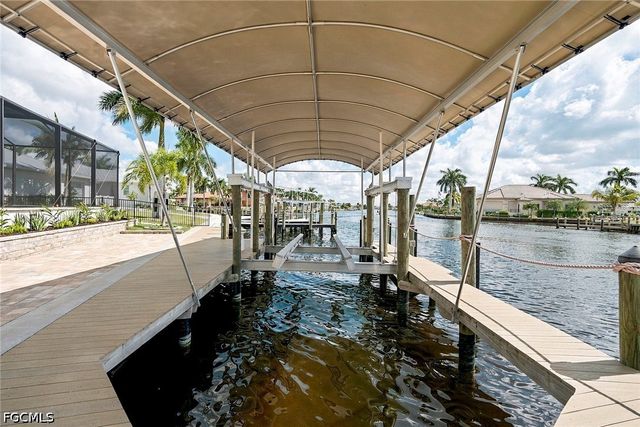 5025 Sorrento CT, Cape Coral, FL 33904