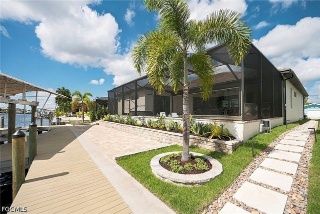 5025 Sorrento CT, Cape Coral, FL 33904