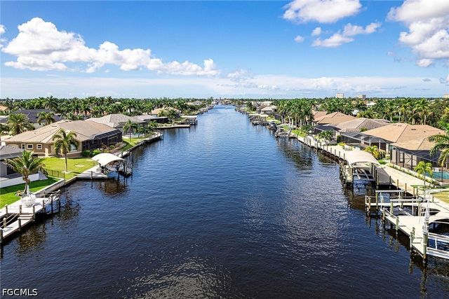 5025 Sorrento CT, Cape Coral, FL 33904