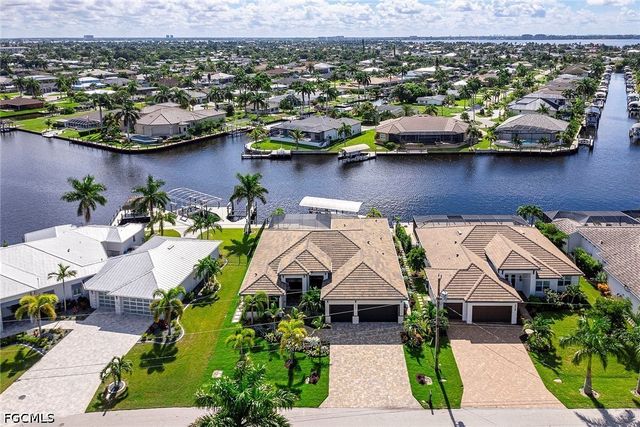 5025 Sorrento CT, Cape Coral, FL 33904