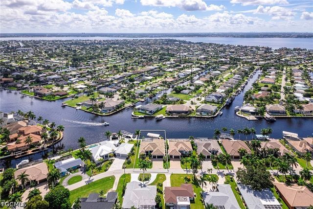 5025 Sorrento CT, Cape Coral, FL 33904