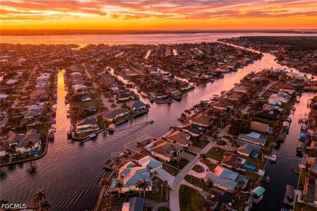 5025 Sorrento CT, Cape Coral, FL 33904