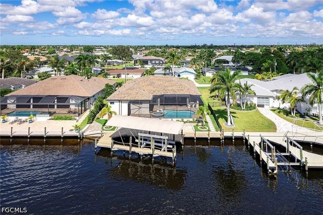 5025 Sorrento CT, Cape Coral, FL 33904