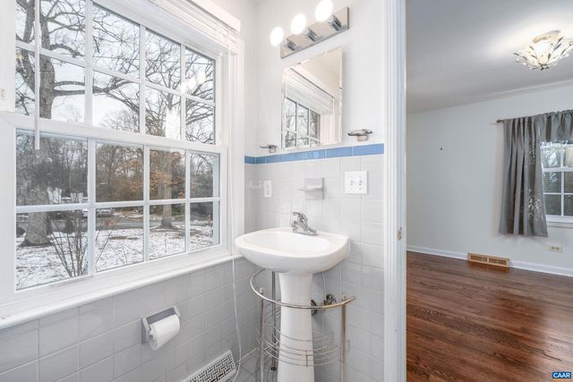 150 N BENNINGTON RD, Charlottesville, VA 22901