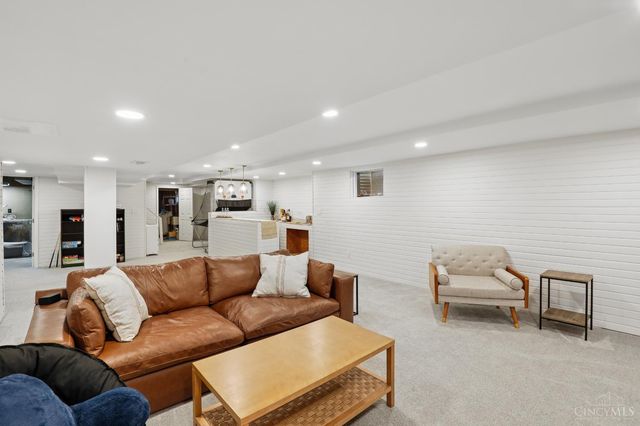 8049 Shade Tree Drive, West Chester, OH 45069