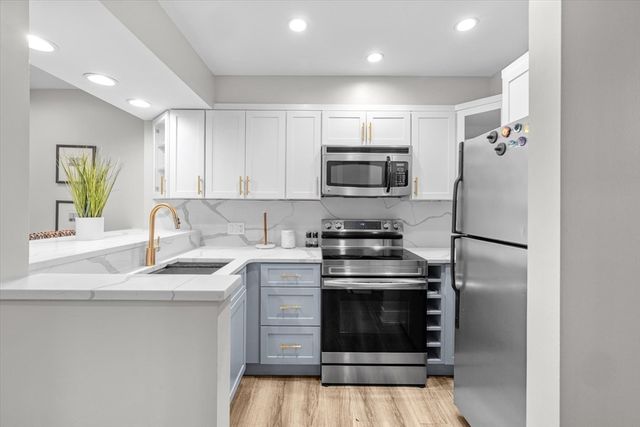 60 Gibson St 104, Boston, MA 02122