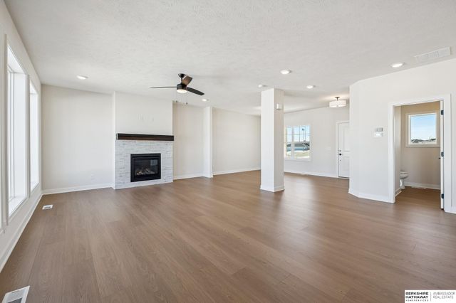 20808 Kansas Avenue, Elkhorn, NE 68022