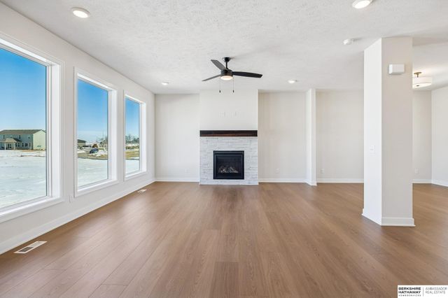 20808 Kansas Avenue, Elkhorn, NE 68022