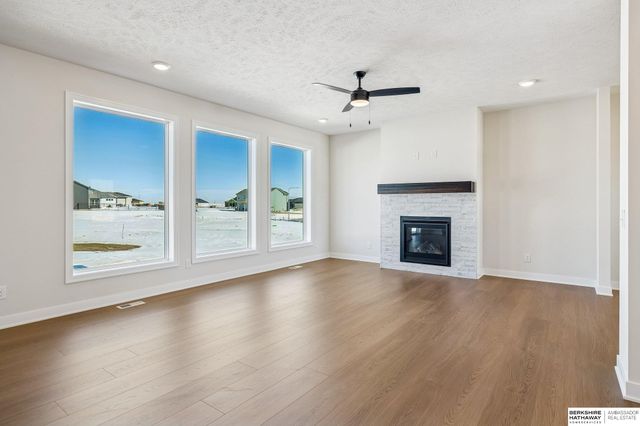 20808 Kansas Avenue, Elkhorn, NE 68022