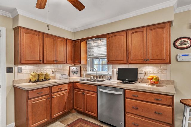 40 Fairfield LN, Troutville, VA 24175