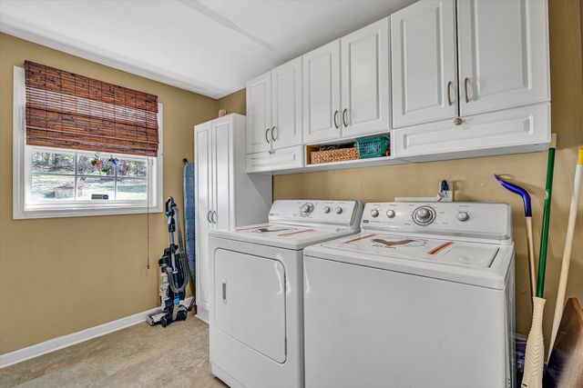 40 Fairfield LN, Troutville, VA 24175