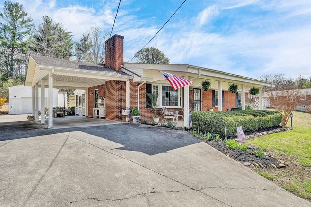 40 Fairfield LN, Troutville, VA 24175