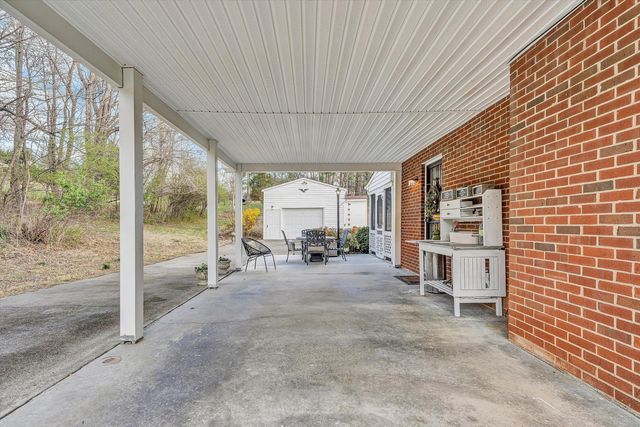 40 Fairfield LN, Troutville, VA 24175