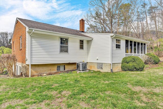 40 Fairfield LN, Troutville, VA 24175