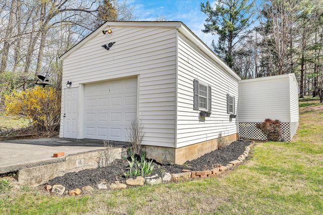 40 Fairfield LN, Troutville, VA 24175