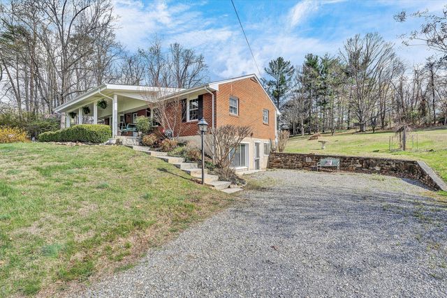 40 Fairfield LN, Troutville, VA 24175