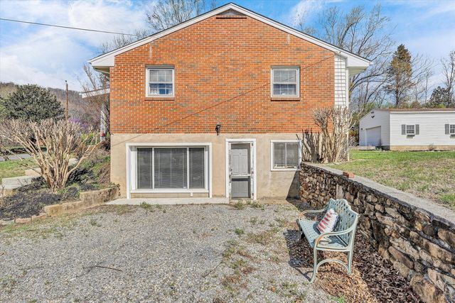 40 Fairfield LN, Troutville, VA 24175