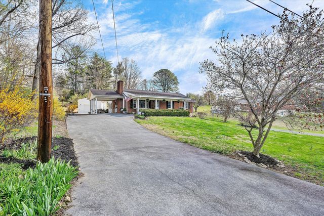 40 Fairfield LN, Troutville, VA 24175