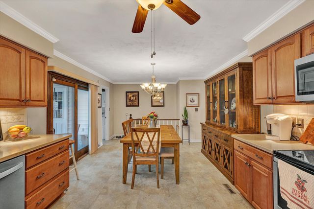 40 Fairfield LN, Troutville, VA 24175