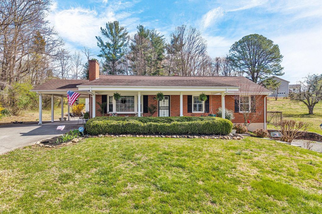 40 Fairfield LN, Troutville, VA 24175