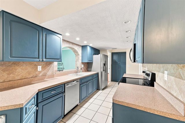 2069 KINGFISHER DRIVE, Palm Harbor, FL 34683