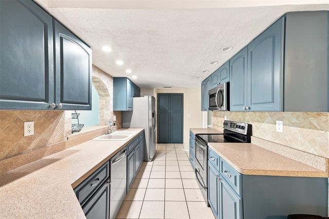 2069 KINGFISHER DRIVE, Palm Harbor, FL 34683