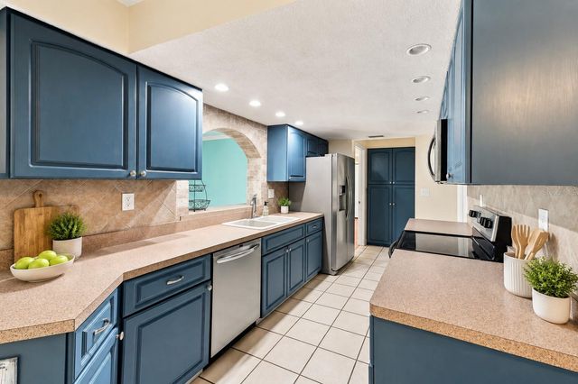 2069 KINGFISHER DRIVE, Palm Harbor, FL 34683