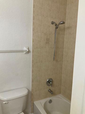 6639 Hidden Cove Drive 4-7, Davie, FL 33314