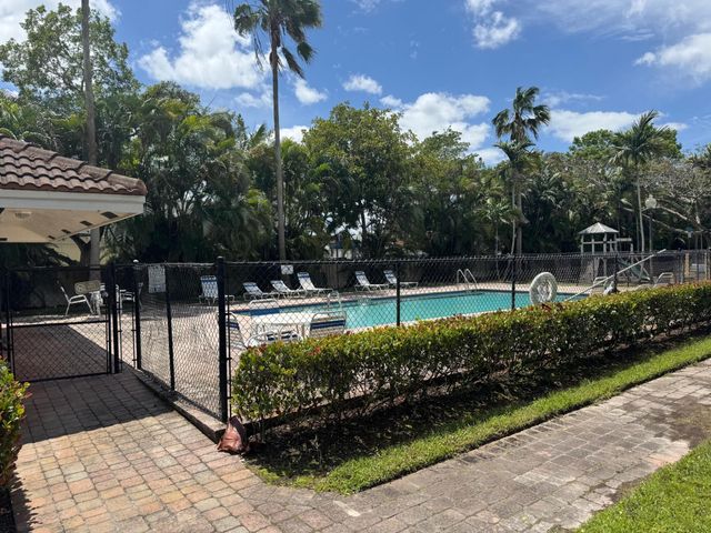 6639 Hidden Cove Drive 4-7, Davie, FL 33314