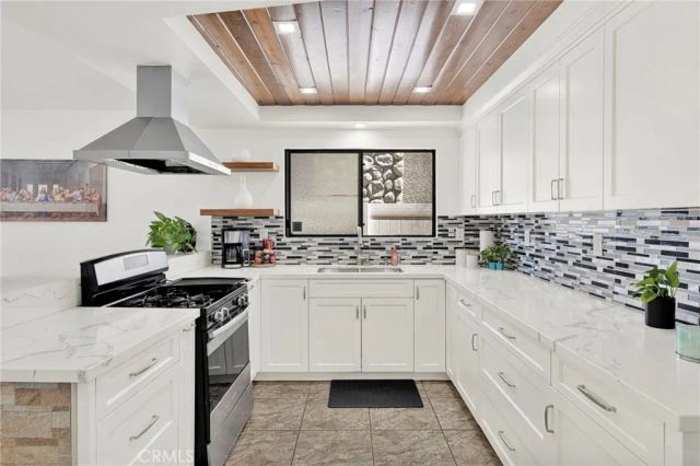 12400 Emeraldstone Dr., Victorville, CA 92392