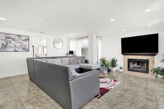 12400 Emeraldstone Dr., Victorville, CA 92392
