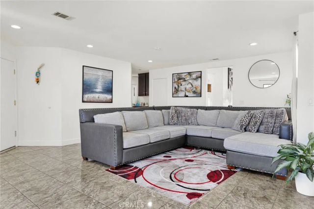 12400 Emeraldstone Dr., Victorville, CA 92392