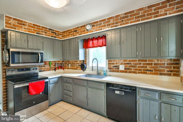 411 E OXFORD ST, Coopersburg, PA 18036