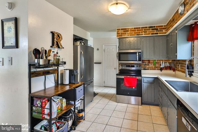 411 E OXFORD ST, Coopersburg, PA 18036