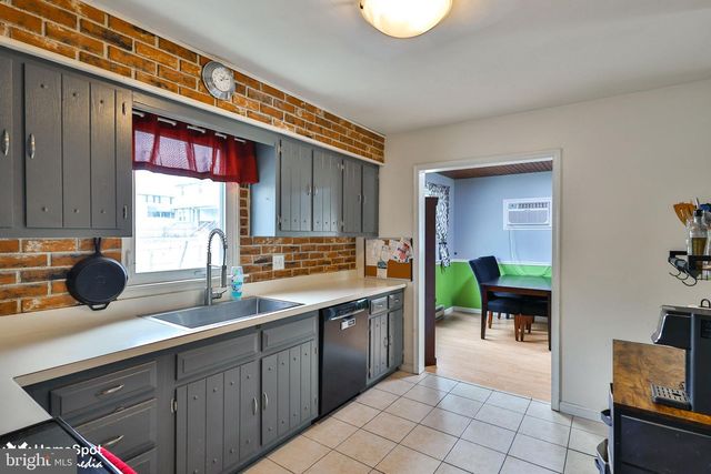 411 E OXFORD ST, Coopersburg, PA 18036