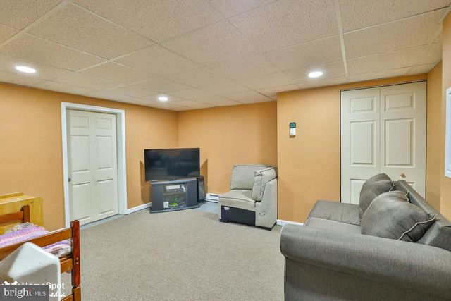 411 E OXFORD ST, Coopersburg, PA 18036