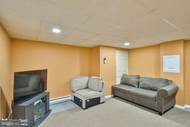411 E OXFORD ST, Coopersburg, PA 18036