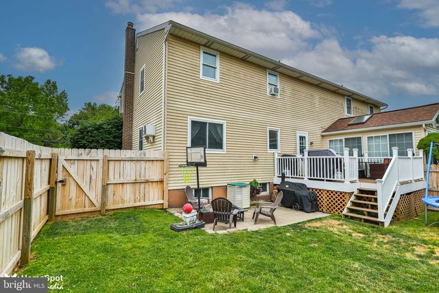 411 E OXFORD ST, Coopersburg, PA 18036