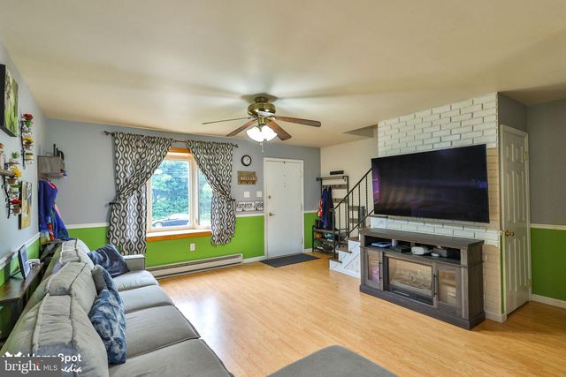 411 E OXFORD ST, Coopersburg, PA 18036