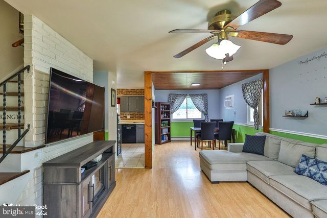 411 E OXFORD ST, Coopersburg, PA 18036