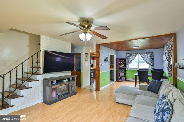 411 E OXFORD ST, Coopersburg, PA 18036