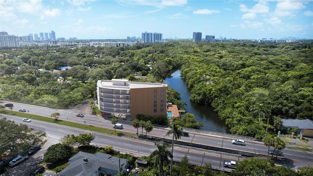 18550 NE 23rd Ct 202, Miami, FL 33180