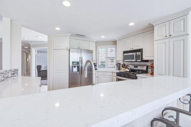 76761 Chrysanthemum Way, Palm Desert, CA 92211
