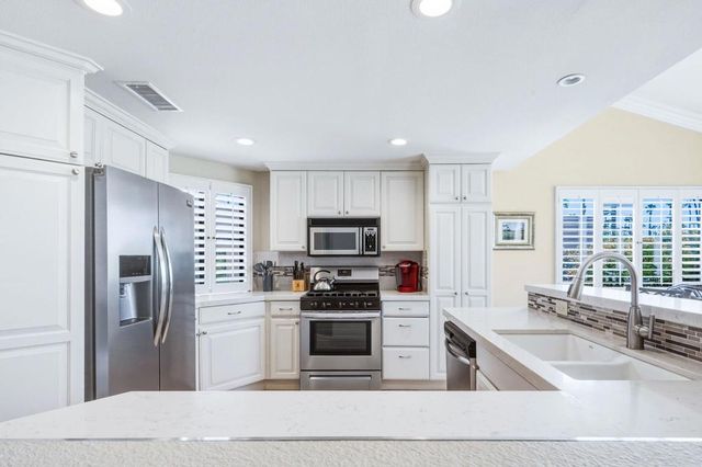 76761 Chrysanthemum Way, Palm Desert, CA 92211