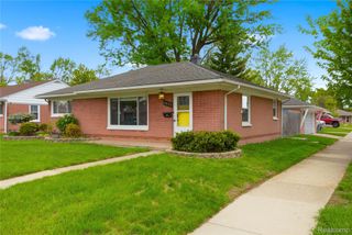 1271 E Barrett Avenue, Madison Heights, MI 48071