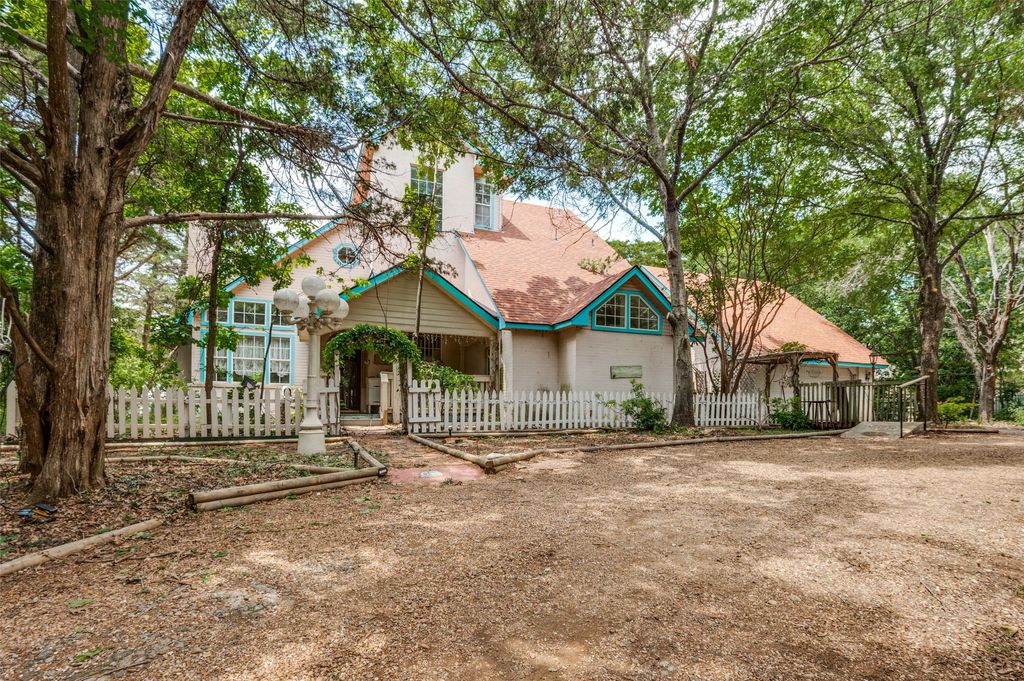 440 Robin Road, Cedar Hill, TX 75104