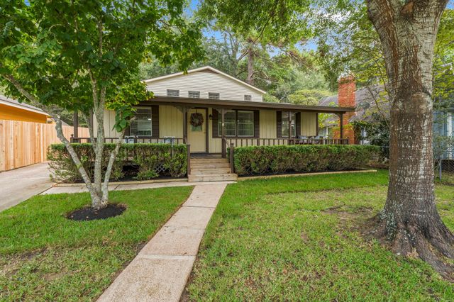 1745 E Pine Lake Circle, Conroe, TX 77316