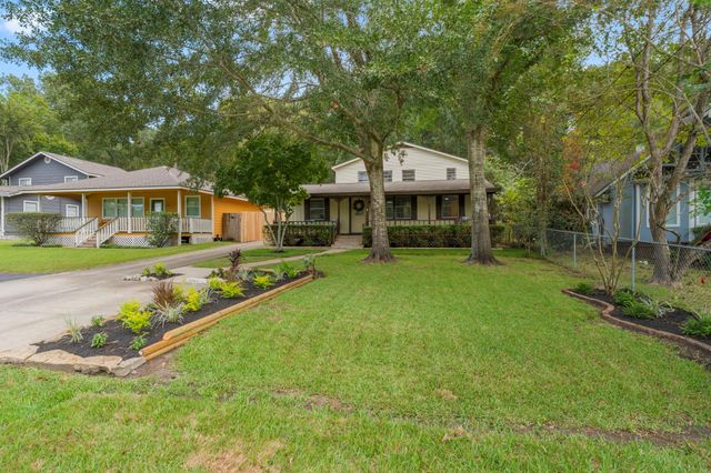 1745 E Pine Lake Circle, Conroe, TX 77316