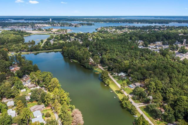 1745 E Pine Lake Circle, Conroe, TX 77316