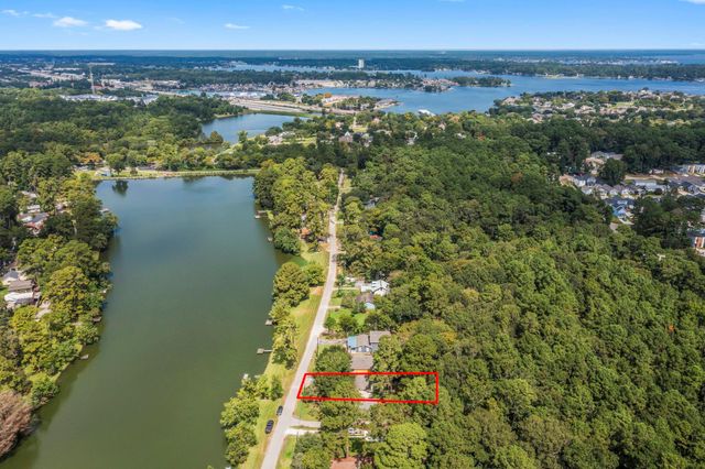 1745 E Pine Lake Circle, Conroe, TX 77316